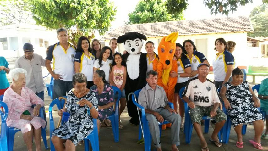  LANCHE NA VILA VICENTINA DE ABAETÉ NA TARDE DO DIA 29 DE AGOSTO DE 2015