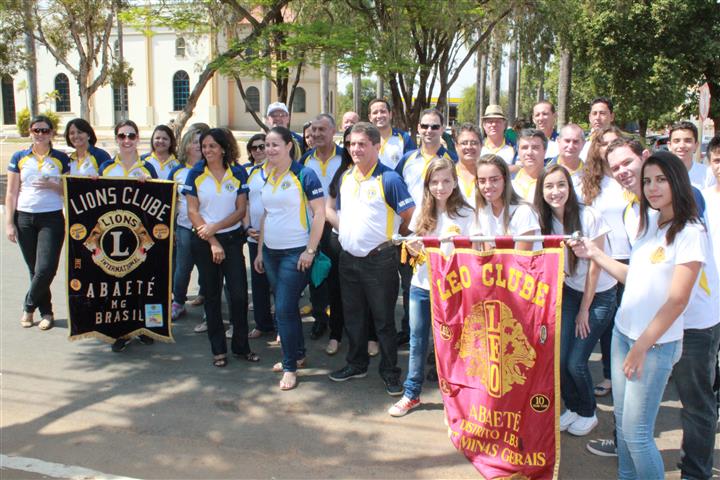  DESFILE SETE DE SETEMBRO – PARTICIPAÇÃO DO LIONS CLUBE E LEO CLUBE NO DIA 07 DE SETEMBRO DE 2015