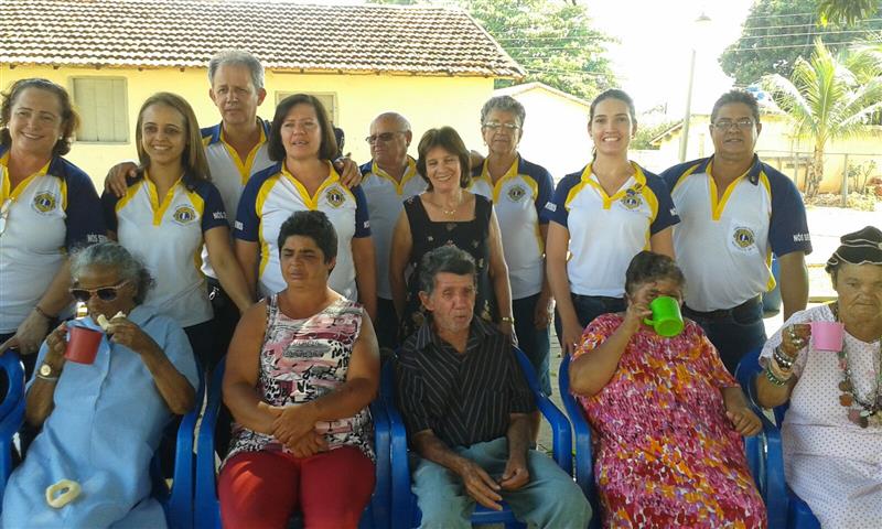 LANCHE NA VILA VICENTINA DE ABAETÉ NA TARDE DO DIA 26 DE SETEMBRO DE 2015