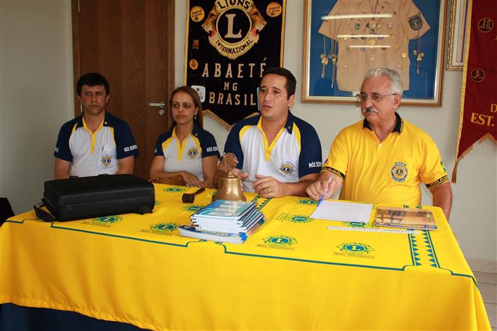  VISITA DO GOVERNADOR DO DISTRITO LB-3 CL JORGE MATTOS E CAL ONEIDA MATTOS AO LIONS CLUBE DE ABAETÉ NO DIA 24 DE SETEMBRO DE 2016 – REUNIÃO DE SERVIÇO